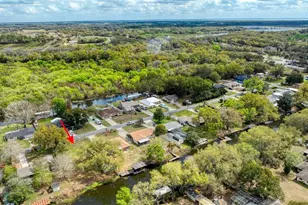 27727 Lois Dr, Tavares, FL 32778 - Photo 14