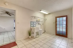 27727 Lois Dr, Tavares, FL 32778 - Photo 22