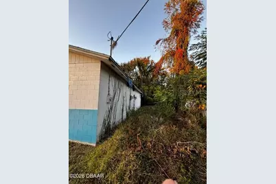 227 W Voorhis Avenue, Deland, FL 32720 - Photo 4