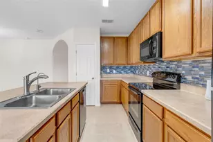 9664 Doris Ln, Orlando, FL 32829 - Photo 4