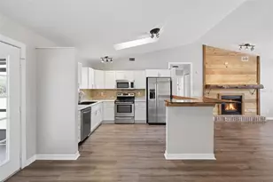 2009 Umbrella Tree Dr, Edgewater, FL 32141 - Photo 12