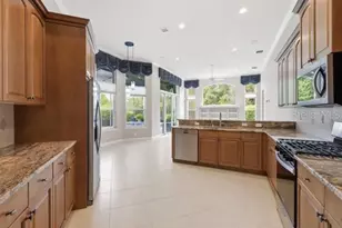 312 W Lake Victoria Cir, Deland, FL 32724 - Photo 4