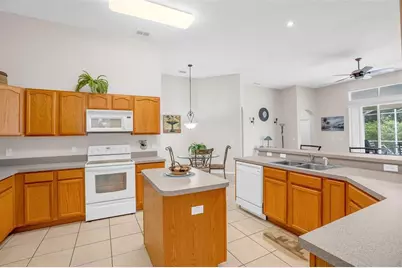 685 Malaga, Deltona, FL 32725 - Photo 8
