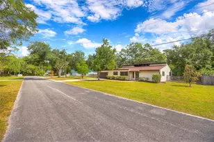 202 Sandspur Ln, Deland, FL 32724 - Photo 2