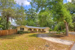 321 Huntington Dr, Deland, FL 32724 - Photo 2