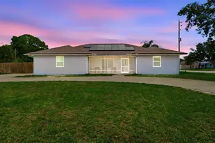 602 Lake Dr, Sebastian, FL 32958 - Photo 1