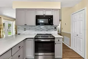 2127 King Richards Ct, Orange City, FL 32763 - Photo 10