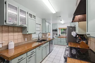 2280 Spring Hollow Dr, Orange City, FL 32763 - Photo 6
