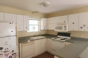 17449 SE 81st Newberry Ct, The Villages, FL 32162 - Photo 10