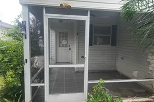 17449 SE 81st Newberry Ct, The Villages, FL 32162 - Photo 2