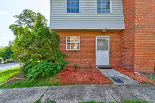 621 W Indiana Ave, Deland, FL 32720 - Photo 2