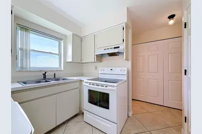 1718 Adams Circle S, Largo, FL 33771 - Photo 10