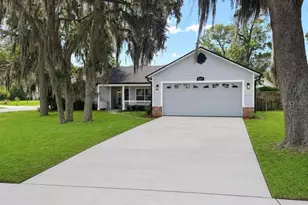 561 Astoria Dr, Deland, FL 32724 - Photo 1