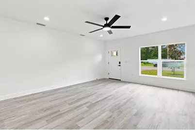 1105 S Adelle Avenue, Deland, FL 32720 - Photo 8
