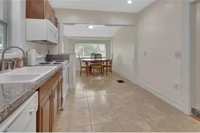 903 E New York Avenue, Deland, FL 32724 - Photo 16