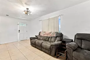 1842 India Palm Dr, Edgewater, FL 32141 - Photo 2