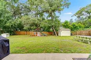 2040 Larchmont Dr, Deland, FL 32724 - Photo 10