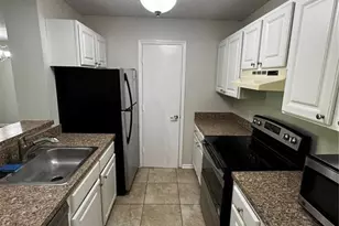 11901 4th Street N, Saint Petersburg, FL 33716 - Photo 2