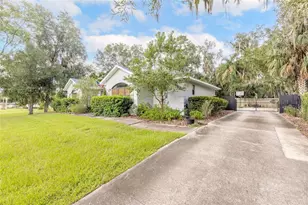 208 W Stetson Ave, Deland, FL 32720 - Photo 4