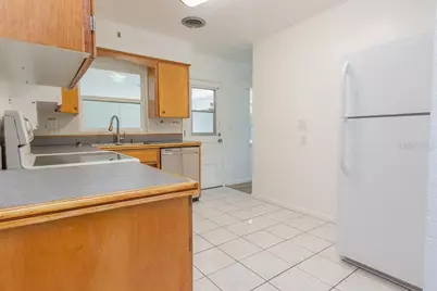 106 N Kentucky Avenue, Deland, FL 32724 - Photo 8