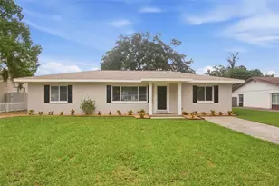 930 Dora Ave, Tavares, FL 32778 - Photo 1