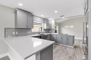 1402 Camero Dr, The Villages, FL 32159 - Photo 10