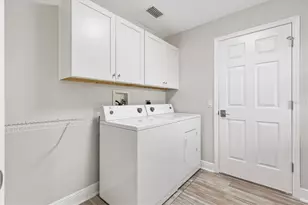 1402 Camero Dr, The Villages, FL 32159 - Photo 30