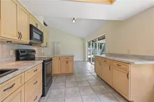 943 Marquette Ct, Deltona, FL 32725 - Photo 10