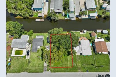 6049 Colony Circle, Weeki Wachee, FL 34607 - Photo 16