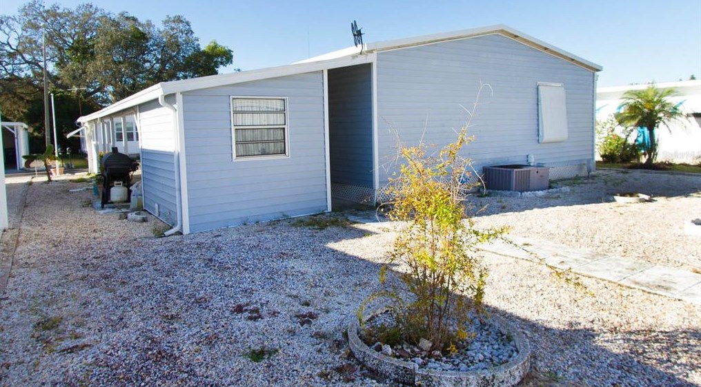 3407 Tiki Dr, Tarpon Springs FL  34691-3260 exterior