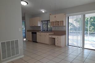 8214 Reynolds Dr - Photo 16