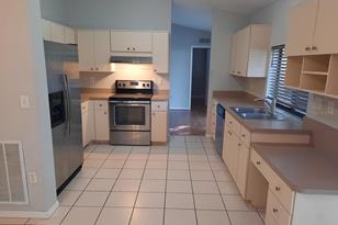 8214 Reynolds Dr - Photo 12