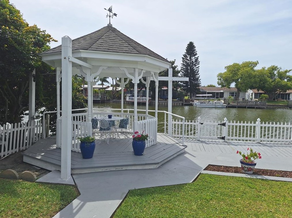 2337 Hama Dr, Tarpon Springs, FL 34691-3501