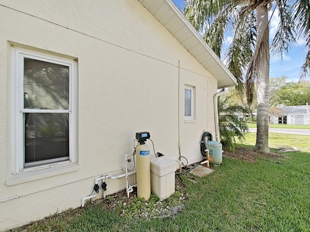 8421 Elgin Dr, Port Richey FL  34668-2755 exterior