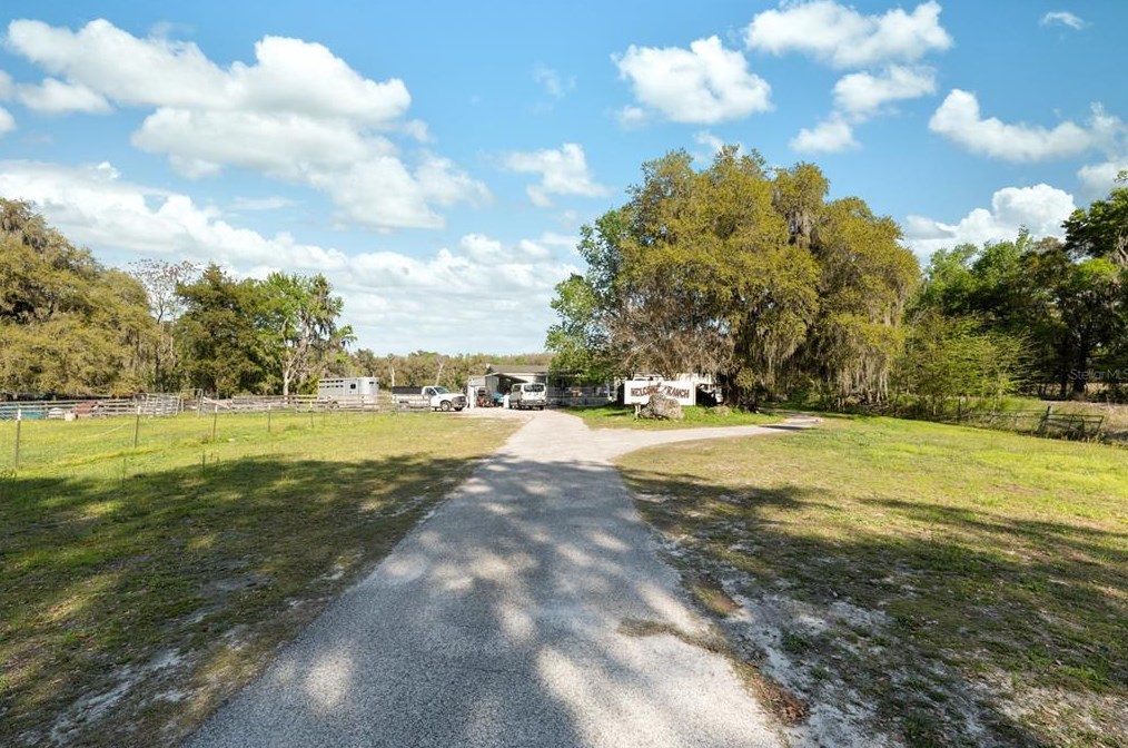 18530 Lake Lindsey Rd, Brooksville, FL 34601