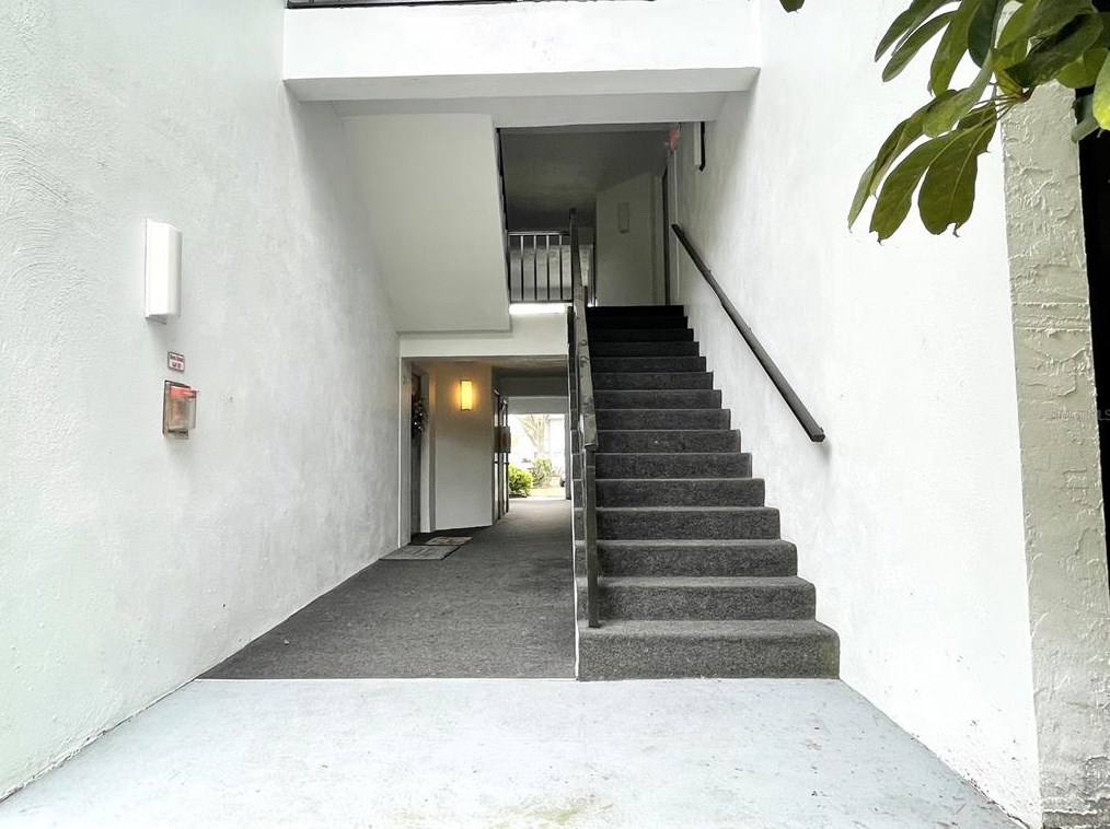 1182 Pine Ridge Cir W #c2, Tarpon Springs, FL 34688