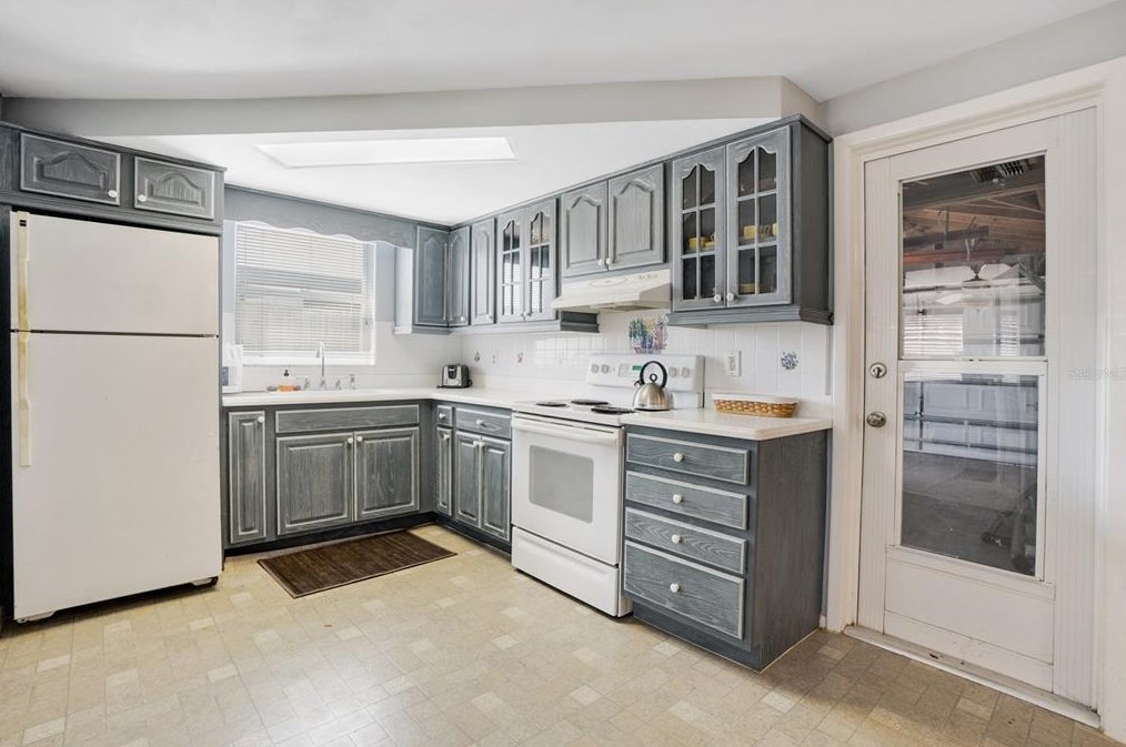 1426 Wickham Ln, Tarpon Springs, FL 34691-4946