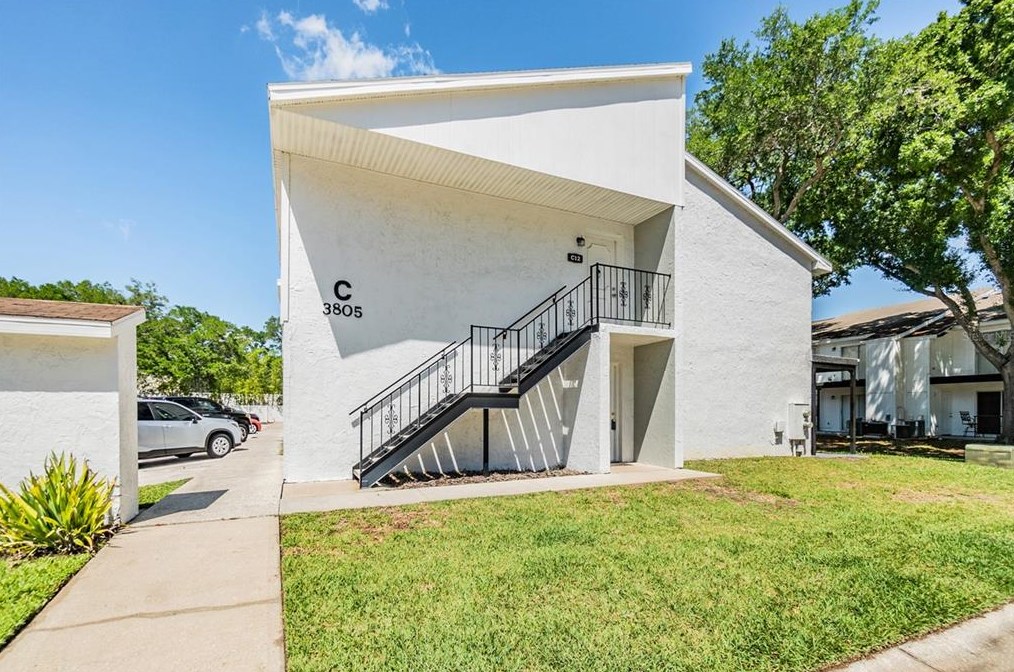 3805 Oak Dr, Tampa, FL 33611-2568