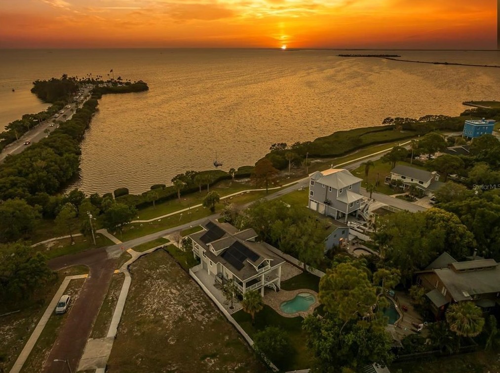 104 Shore Dr, Tarpon Springs, FL 34689