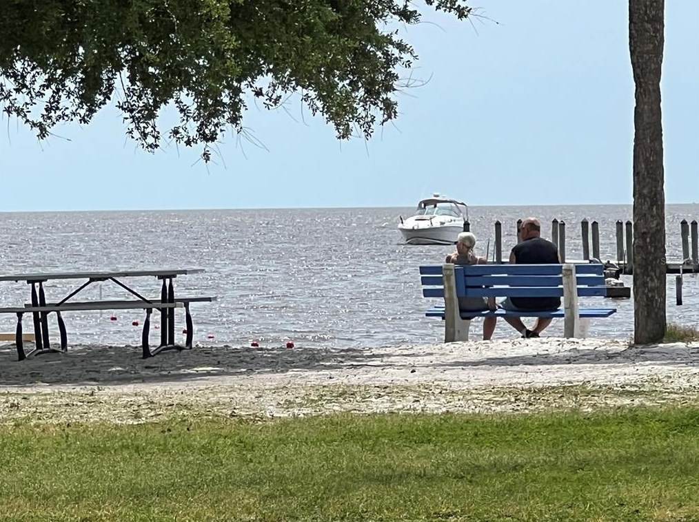 211 2nd St, Cedar Key FL  32625-5115 exterior
