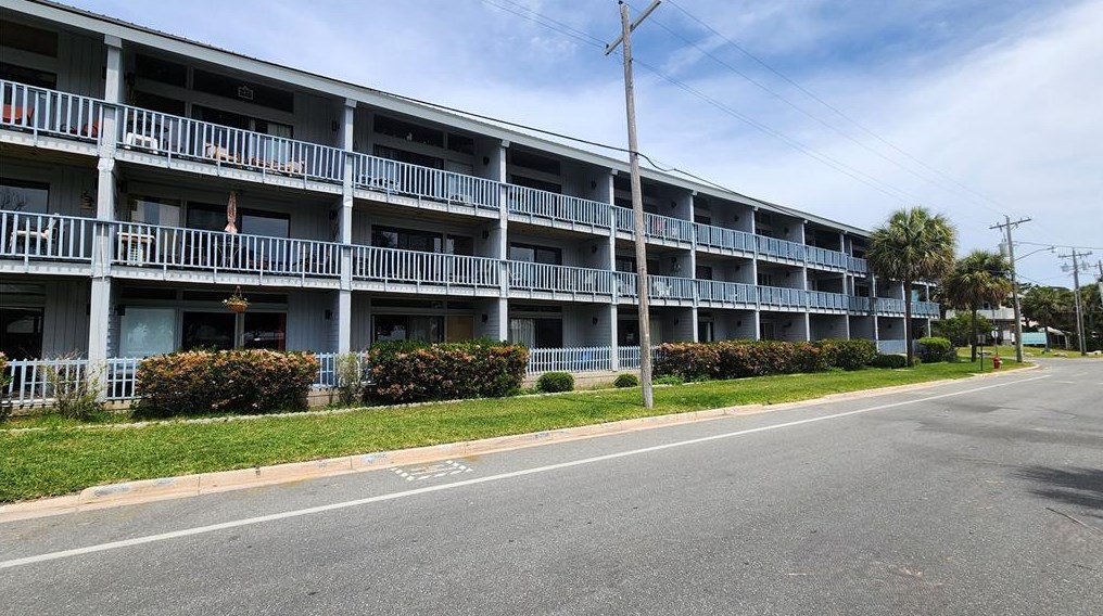 211 2nd St, Cedar Key, FL 32625-5115