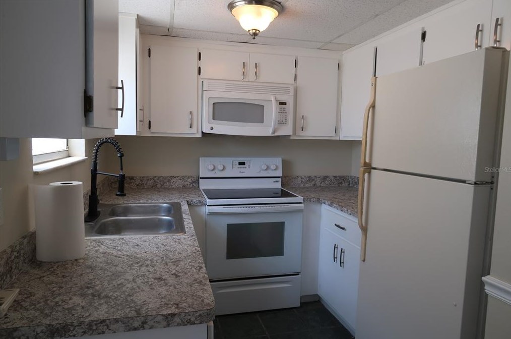 5714 Townhouse Dr, New Port Richey, FL 34652-3817