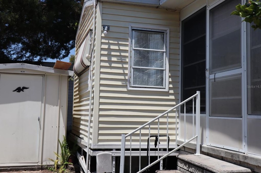 9330 Stingray Dr, Brooksville FL  34613-3961 exterior