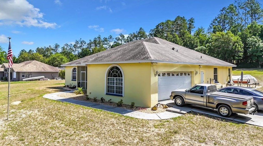8732 Teacher Ln, Zephyrhills, FL 33541