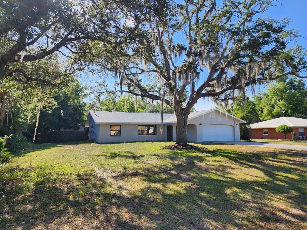 6135 Fairway Dr, Dade City, FL 33523