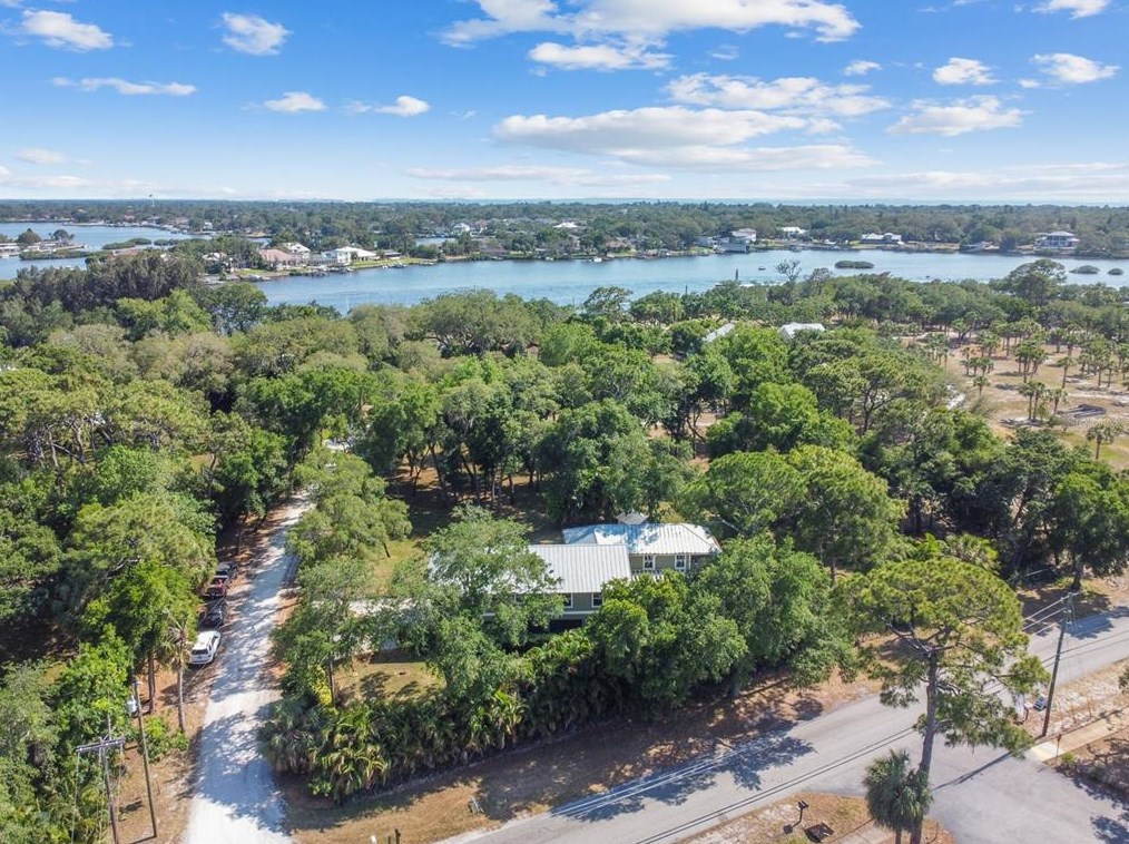 713 Anclote Rd, Tarpon Springs, FL 34689-6704