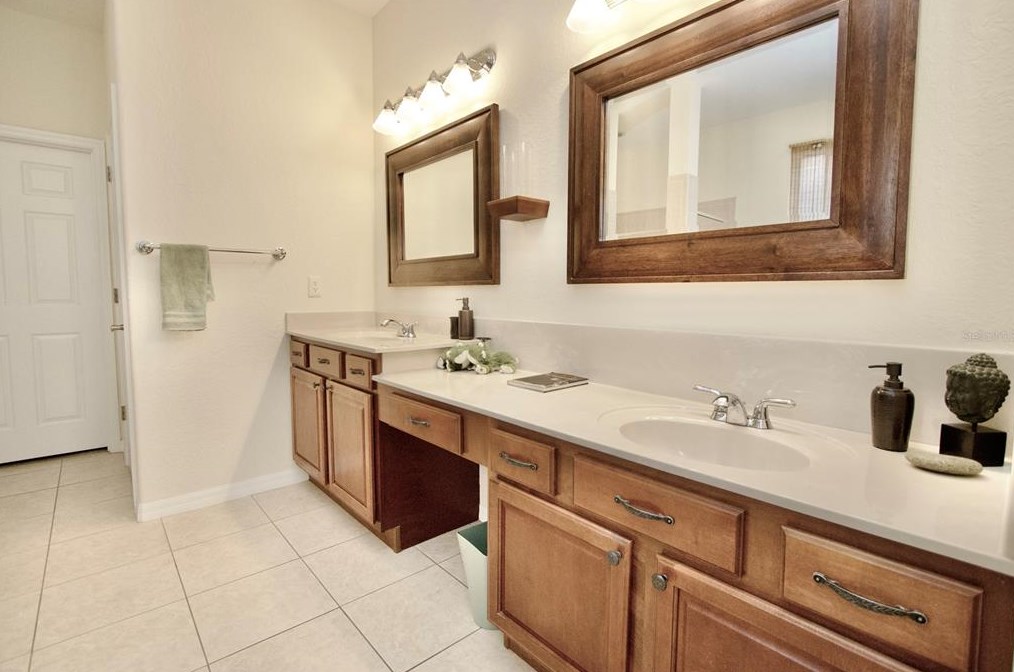 27733 Kirkwood Cir, Zephyrhills FL 33544-8722 exterior