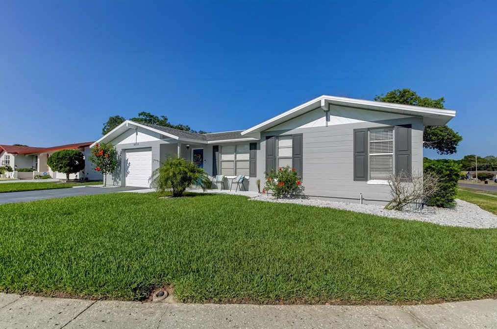 6825 Hills Dr, New Port Richey, FL 34653