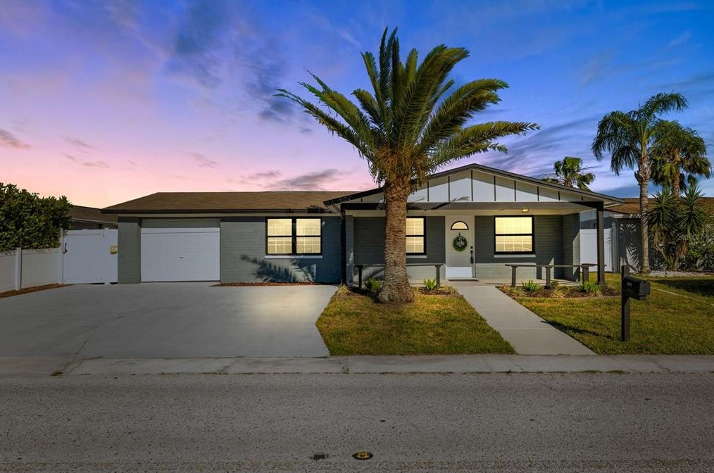 2604 Society Dr, Tarpon Springs, FL 34691-3215