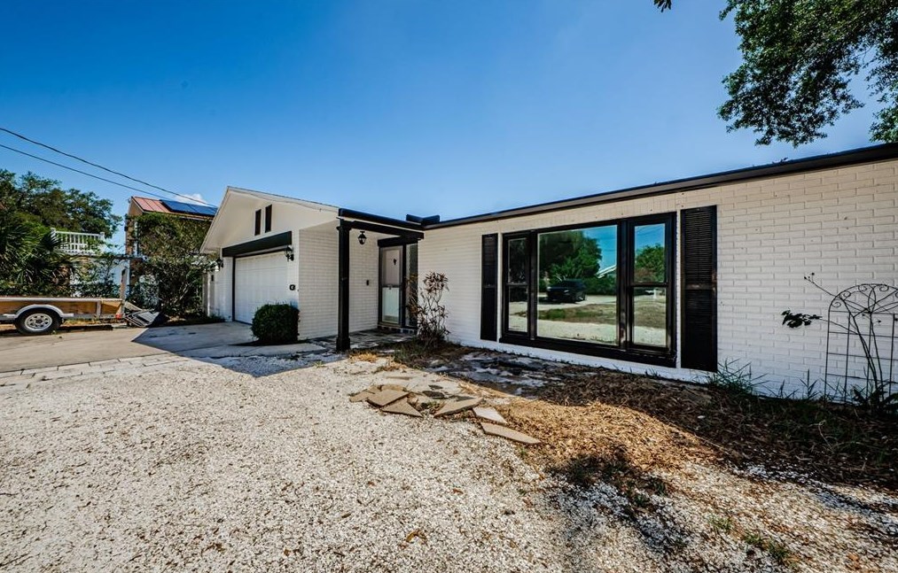 907 Florida Ave, Tarpon Springs, FL 34689-2867